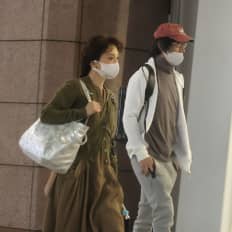 永作博美が映像作家の夫内藤まろと夜の銀座で見せたゴキゲン笑顔 | FRIDAY