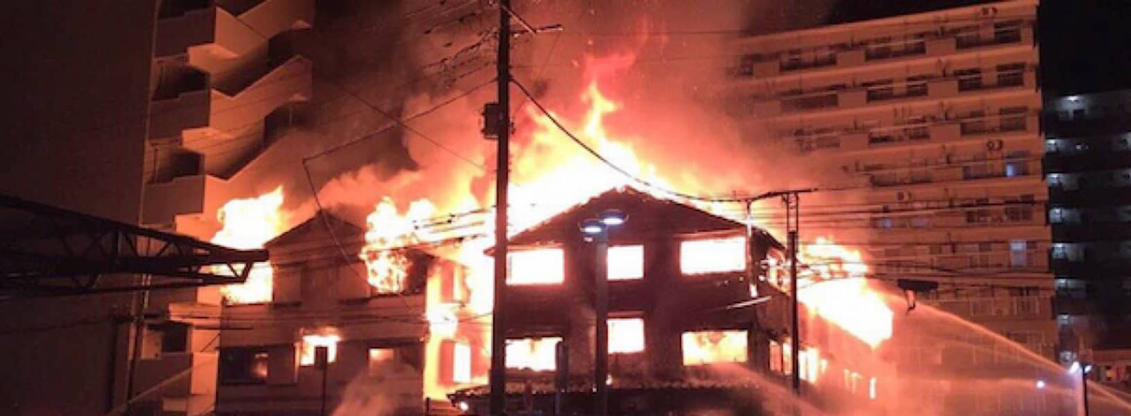 川崎簡易宿泊所火災「服もカネも焼けた」「もう家も仕事もない」住人たちの慟哭