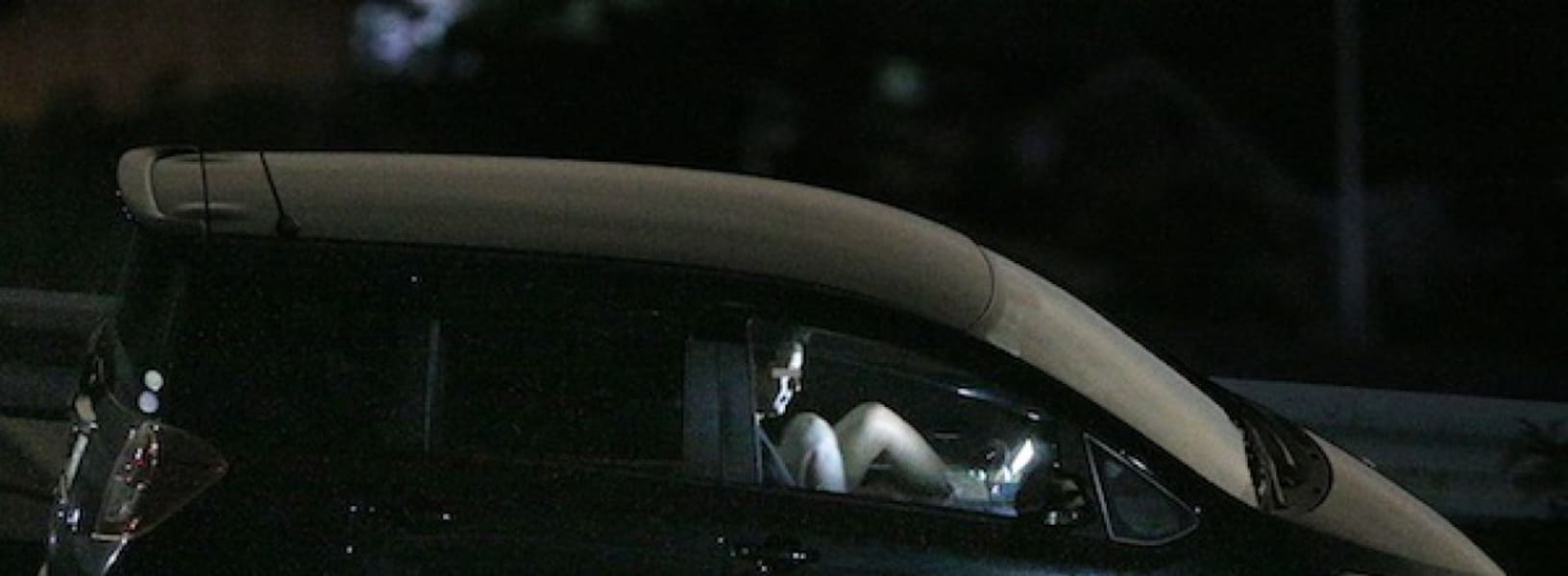 仰天スクープ撮!NHK女子アナとキャスターが「路上不倫カーセックス」