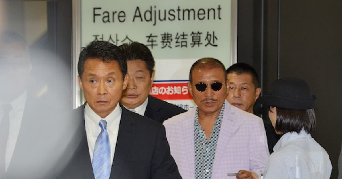 六代目山口組 司忍組長に「サインくださ〜い」挑発現場