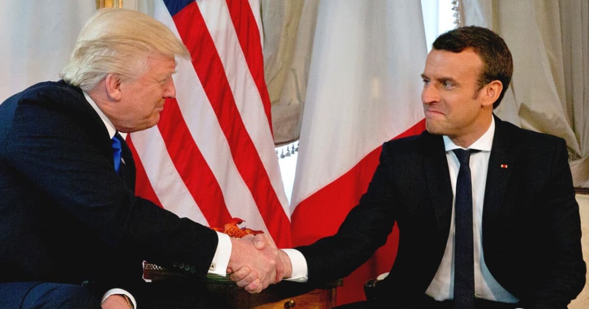 イテテテテ…マクロン仏大統領の握手に力負け　トランプ大統領「ヨーロッパ恥かき旅行」