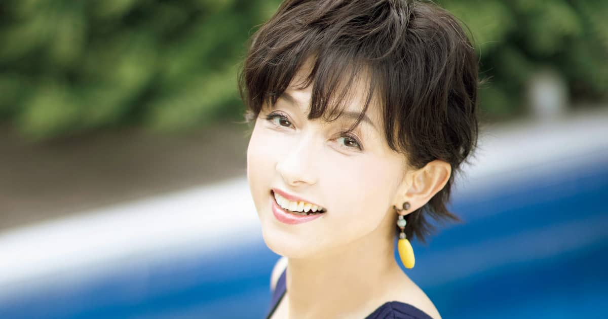 女優・斉藤慶子「“60歳の清純”水着ショット」 | FRIDAY