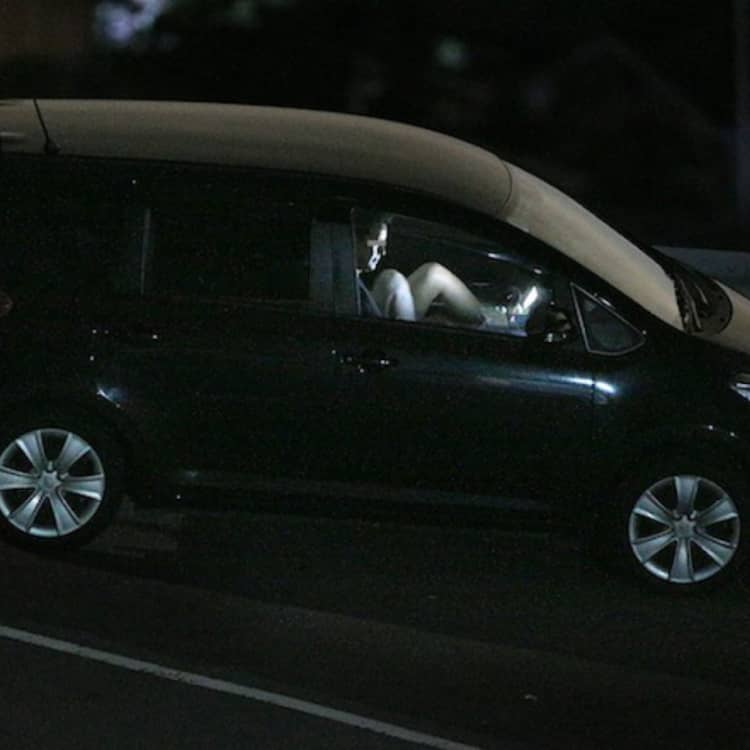 仰天スクープ撮!NHK女子アナとキャスターが「路上不倫カーセックス」