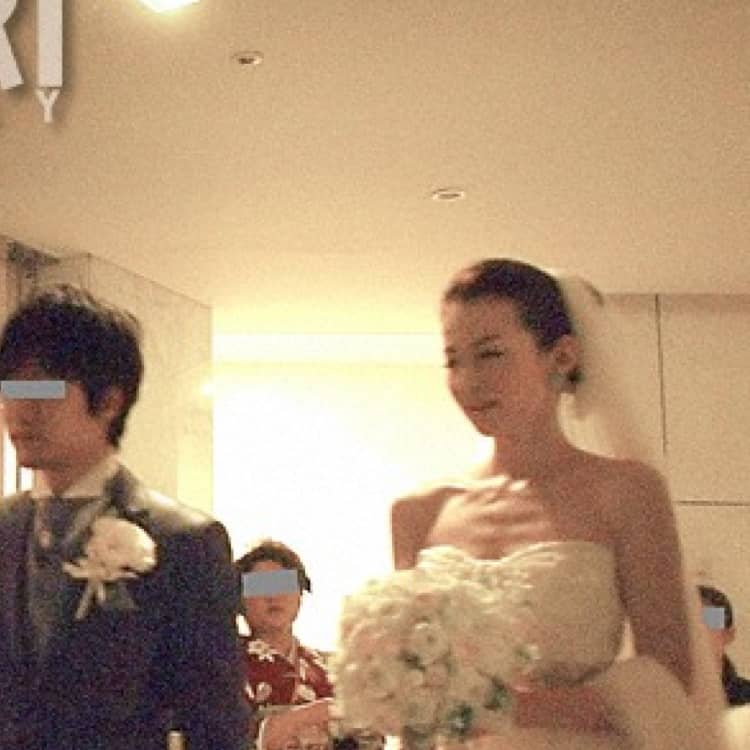 『愛が生まれた日』《新郎とデュエット!》…平井理央のウェディング姿♡